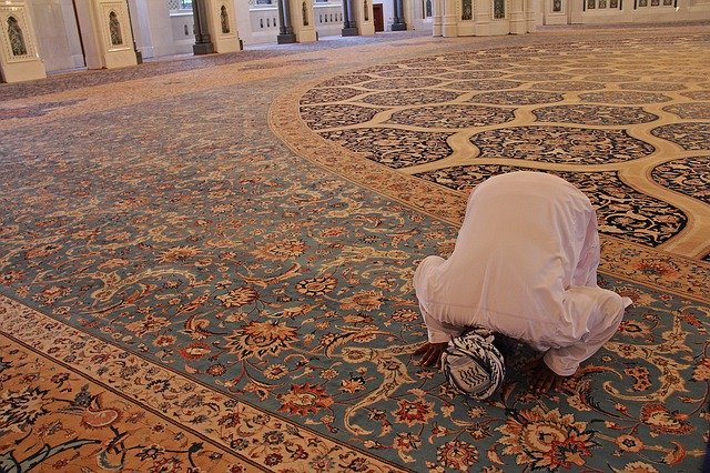 Karnataka: Hindu group protests against students offering namaz in govt school; deputy commissioner orders probe - Vimarsana News