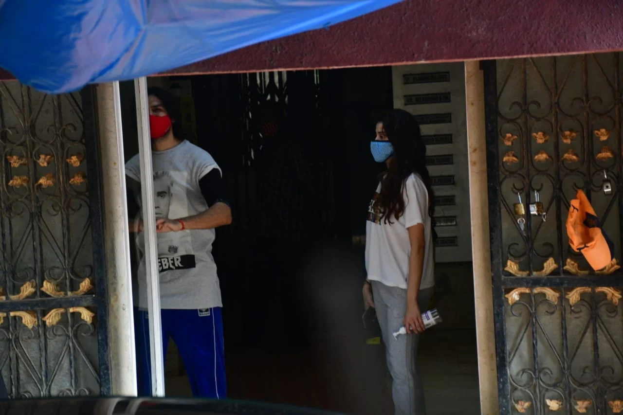 Janhvi Kapoor & Kartik Aaryan spotted at Pilates