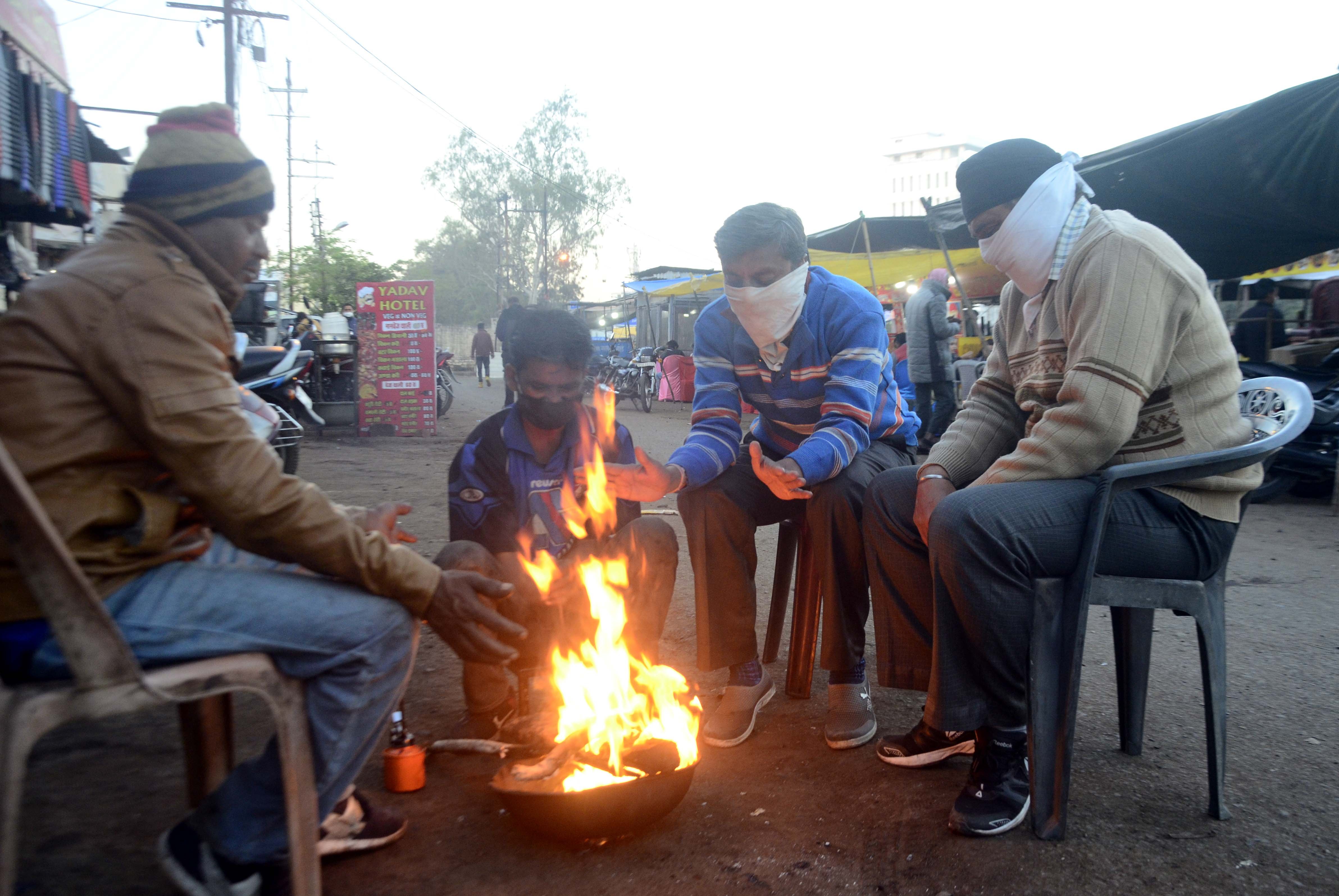 Bhopal: Icy wind grips state intensifying biting cold - Vimarsana News