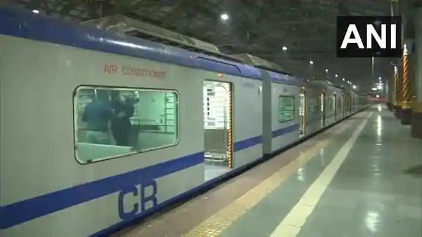 Mumbai: Travel by air-conditioned local trains could get cheaper - Vimarsana News