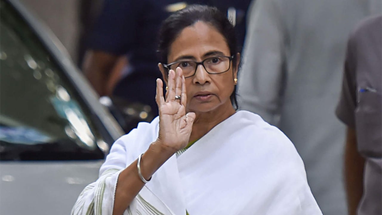 West Bengal Bypolls: Mamata Banerjee leads in Bhabanipur, TMC ahead in two Murshidabad seats - Vimarsana News