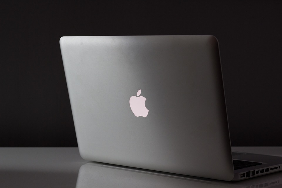Apple likely to launch Intel-powered Macs in 2022: Report - Vimarsana News