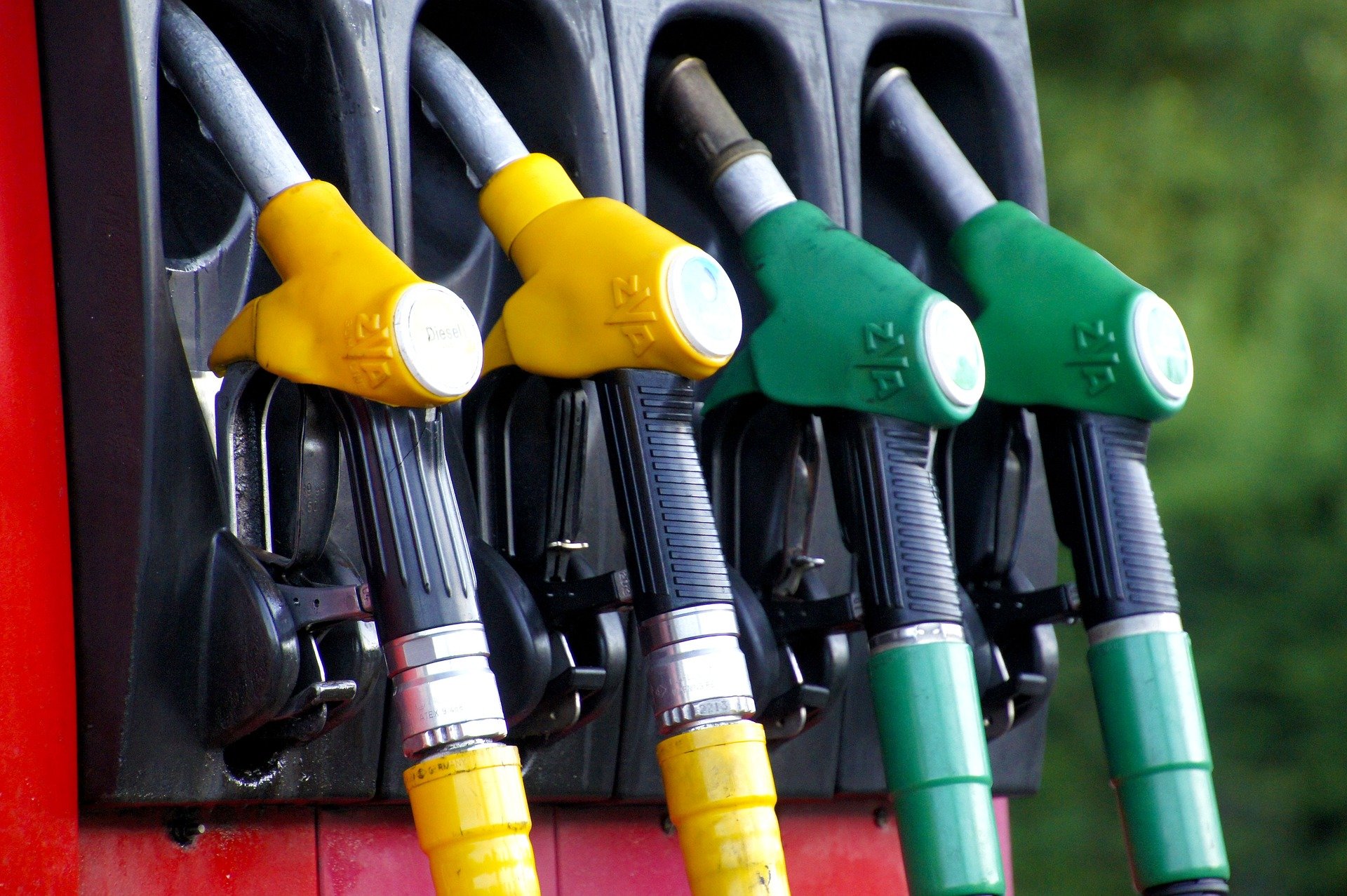 Madhya Pradesh: Petrol crosses Rs 120 per litre in border district; diesel nears Rs 110 - Vimarsana News