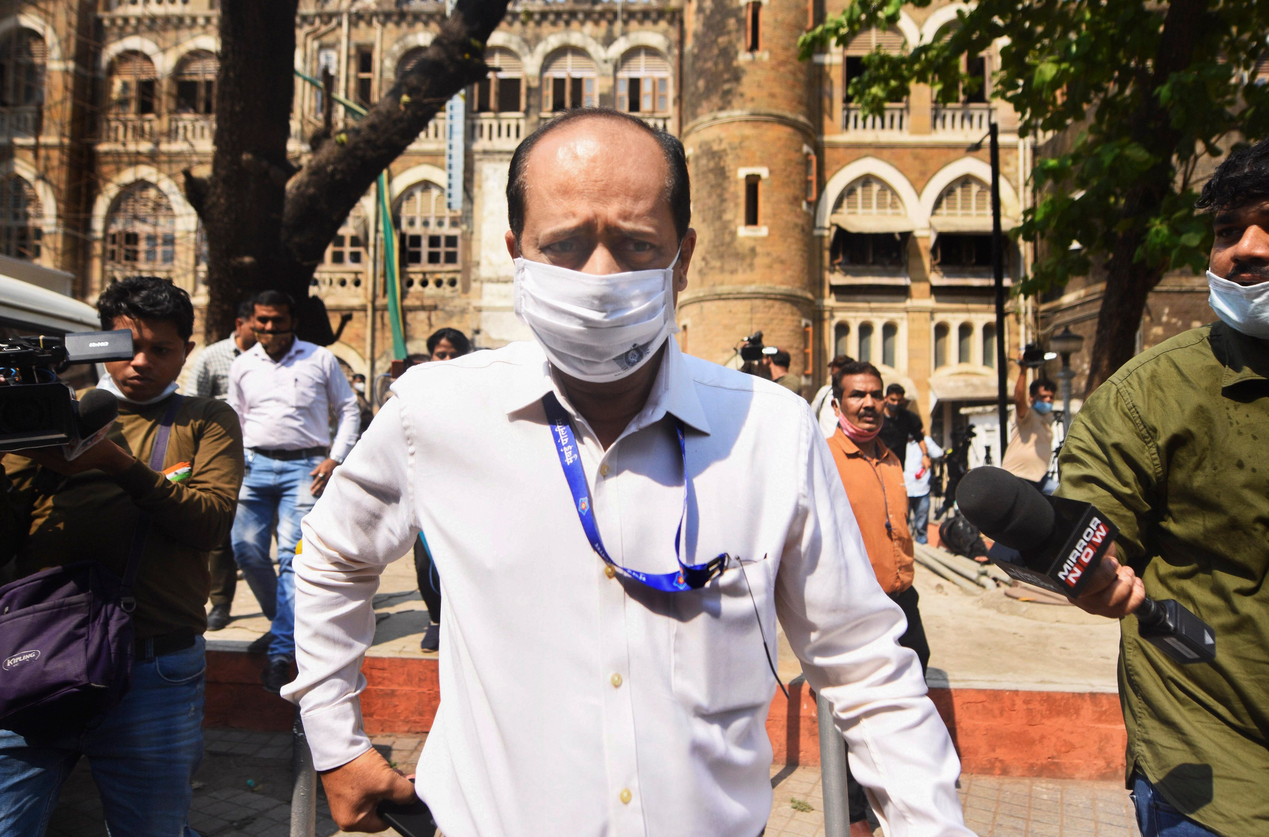FPJ Legal: Mumbai Police get Sachin Waze's custody till November 6 in extortion case - Vimarsana News