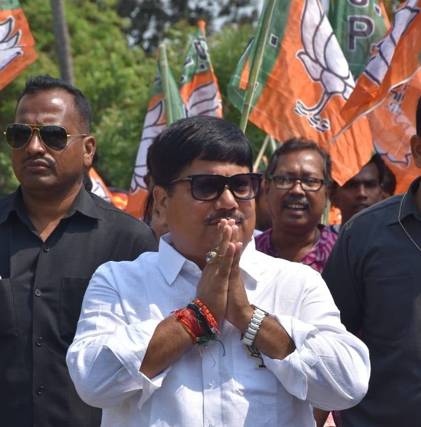 West Bengal: BJP MP Arjun Singh's brother and nephew defect to TMC ahead of civic polls - Vimarsana News
