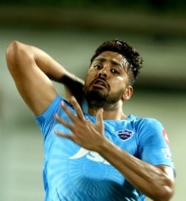 Indore: Avesh starts working on fitness, awaits rehab at NCA to resume bowling - Vimarsana News
