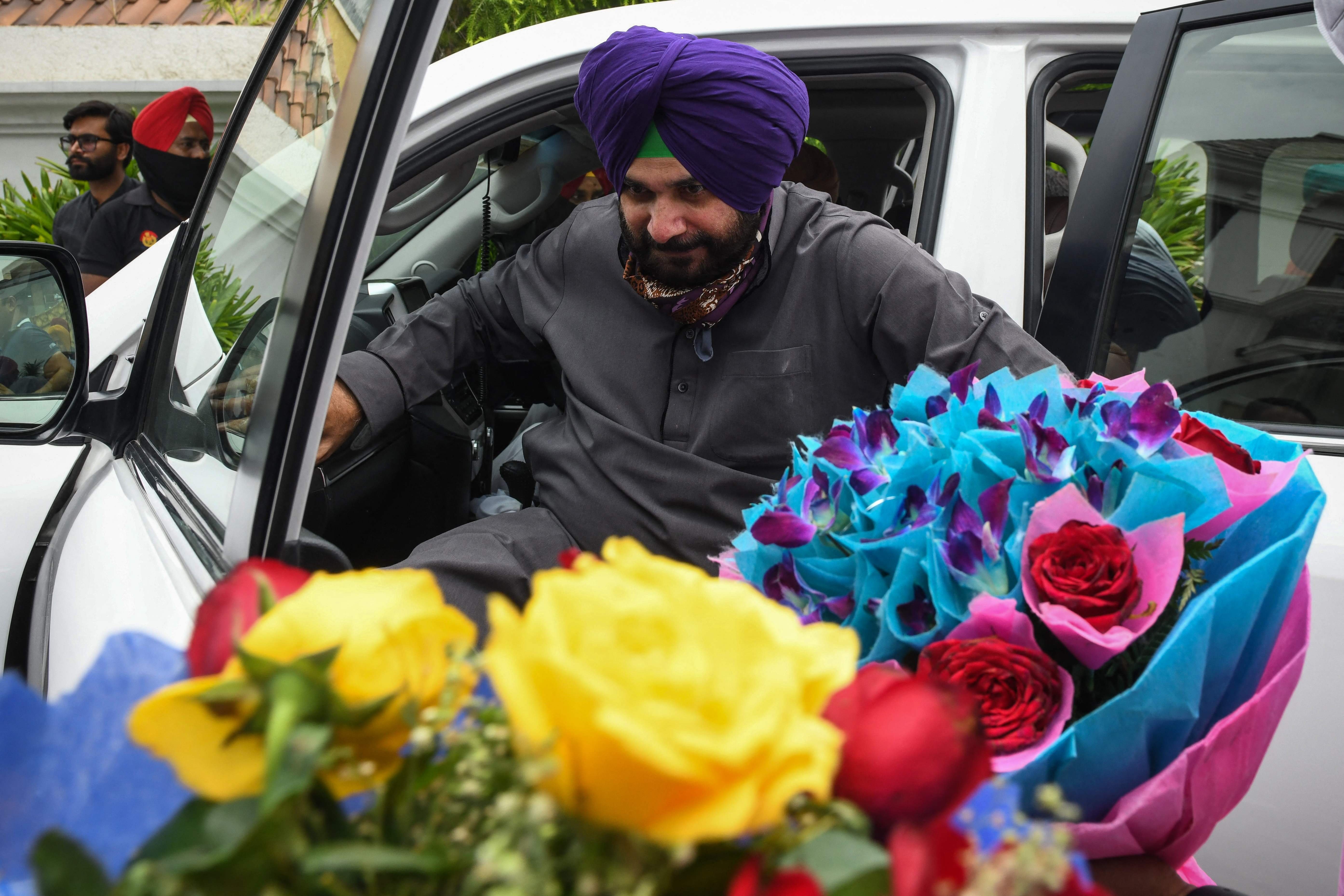Punjab: Navjot Sidhu terms Imran Khan 'elder brother', BJP slams him and Congress - Vimarsana News