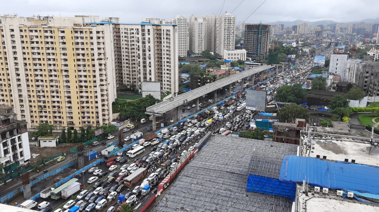 Mumbai: Number of vehicles on road cross 42.13 lakh, economic survey reveals - Vimarsana News