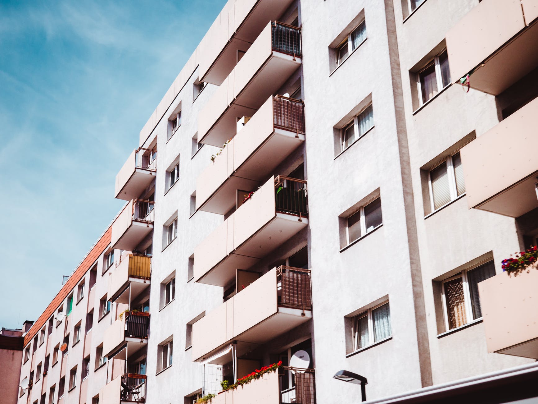 Housing sales jump over two-fold in July-September; average prices up 3% across 7 cities: Anarock - Vimarsana News