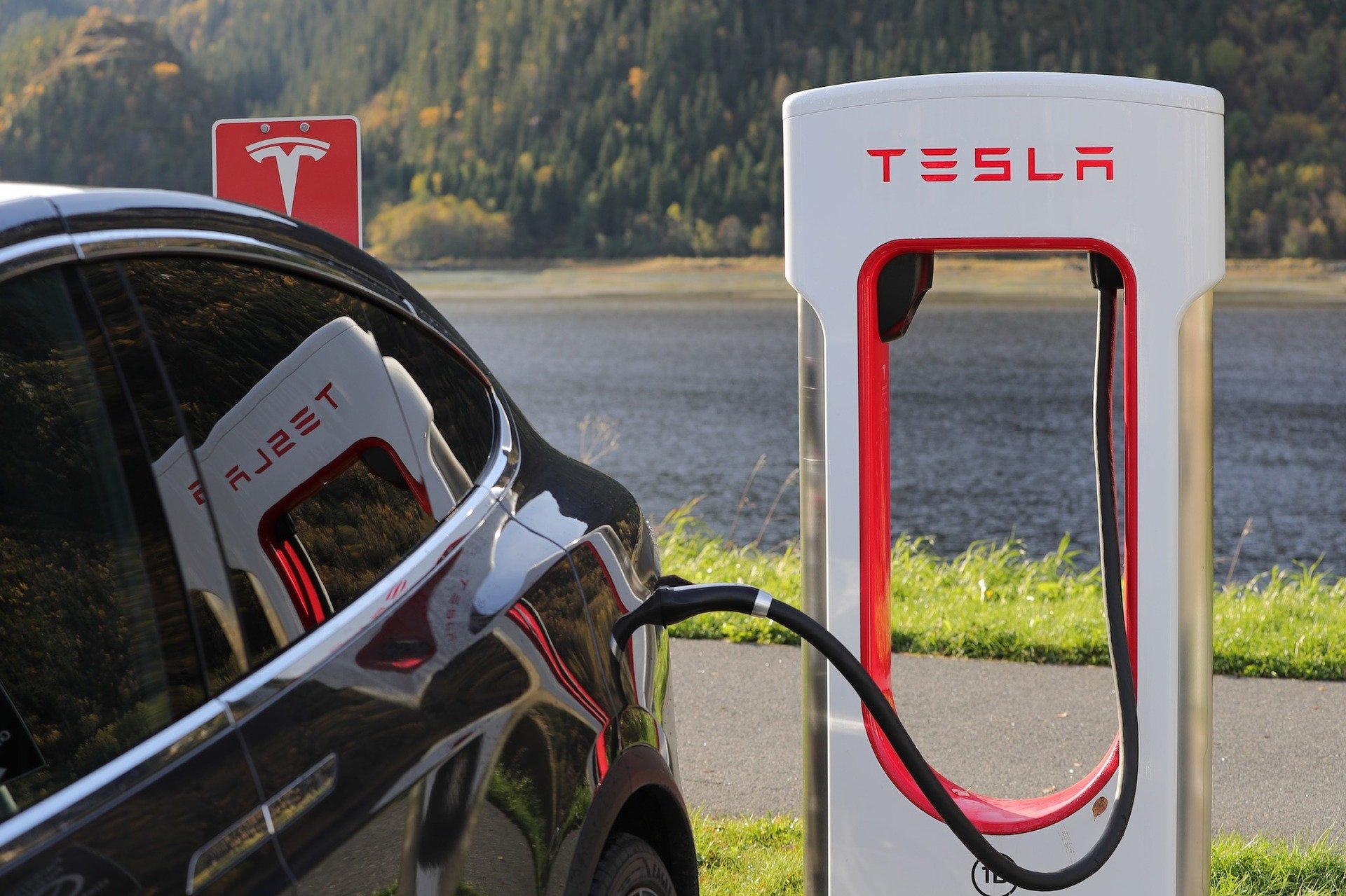 Tesla To Supply Full Energy Ecosystem For Luxury Homes Report