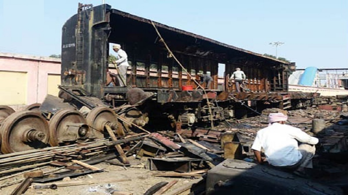 Mumbai: Scrap sale fetches ₹ 400 crore for Central Railway - Vimarsana News