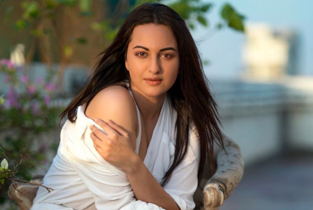 Check out Sonakshi Sinha's epic reply to fan who asked for 'bikini photographs' - Vimarsana News