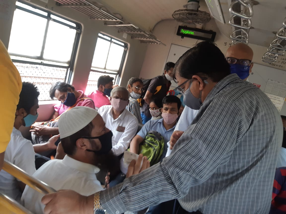 Mumbai: Few takers for AC trains that the WR is currently operating - Vimarsana News
