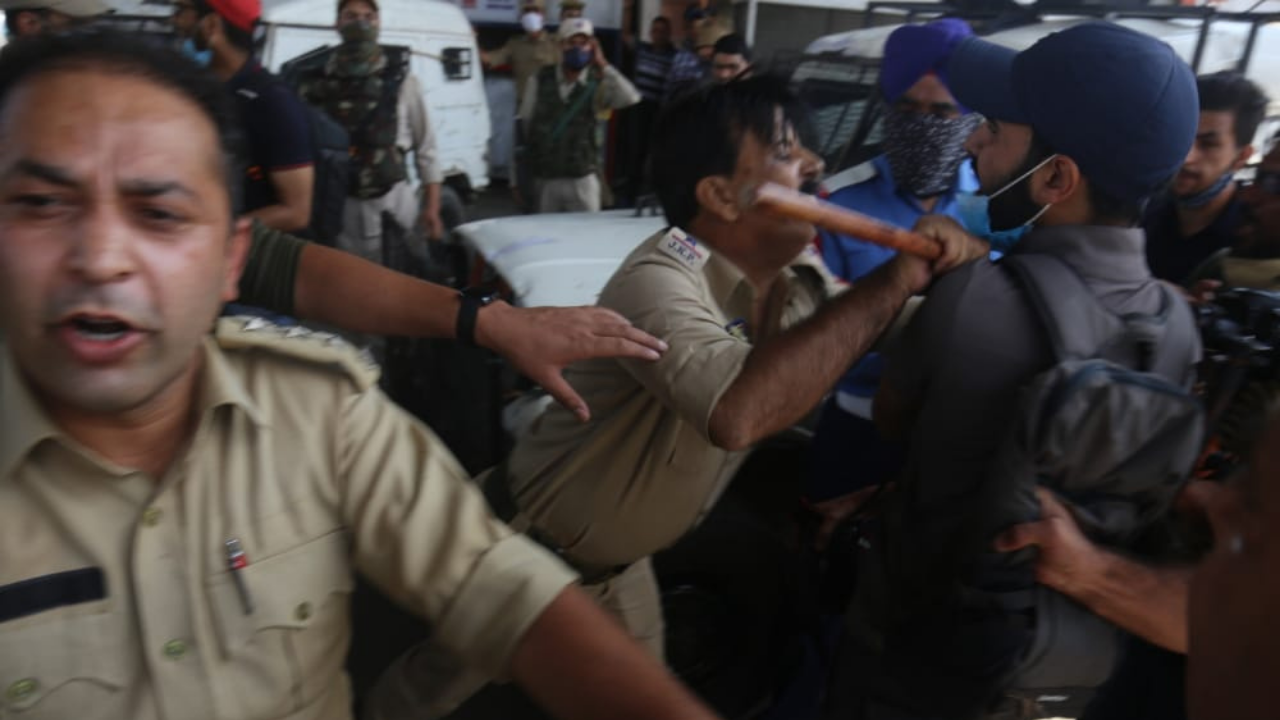 Police from the Shergarhi Police Station, Srinagar, led by SHO Aftab Ahmad thrashed journalists while they covering a Muharram procession.