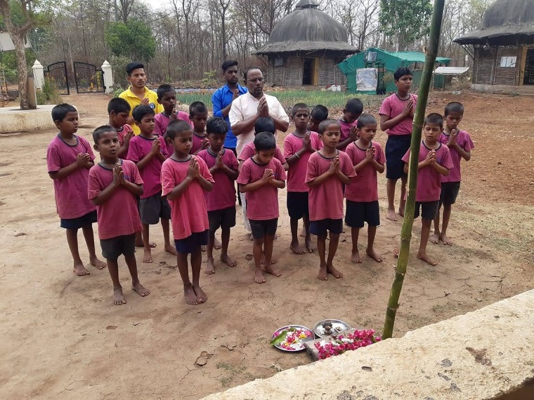 Angels of Mumbai: Man on a mission to reunite lost kids with their families - Vimarsana News