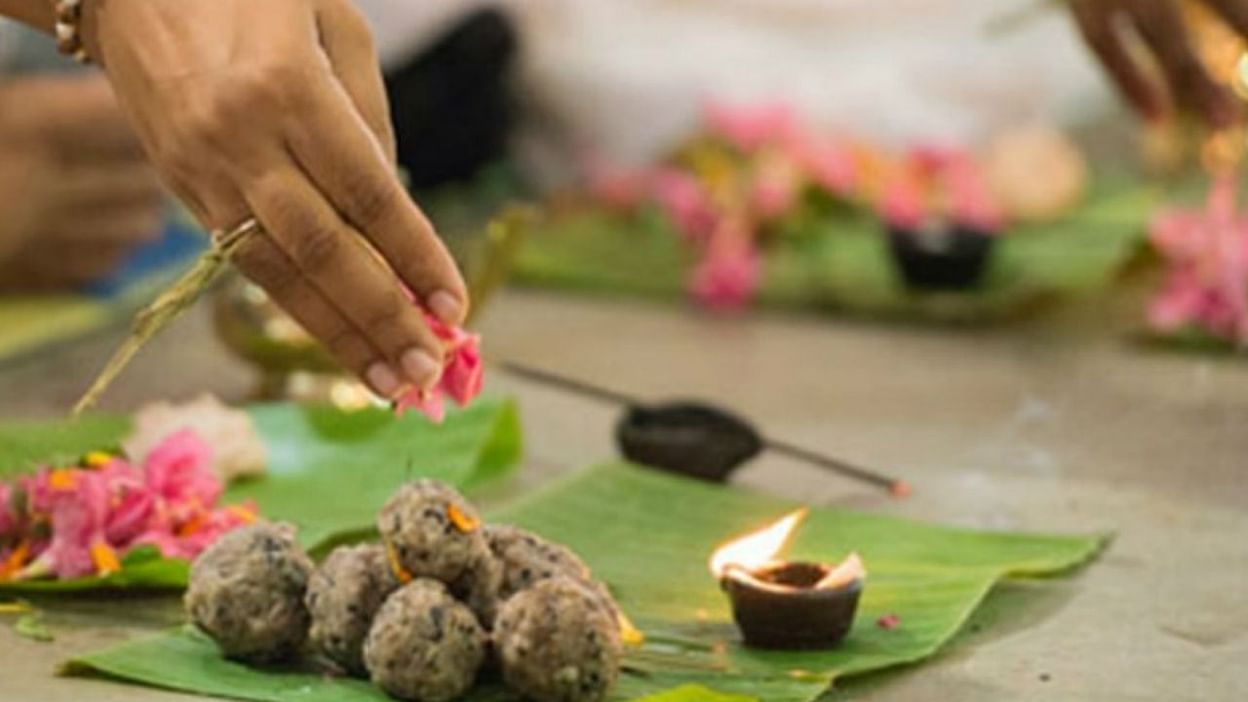 Pitru Paksha 2021: Here's why Hindus pay respect to the departed souls - Vimarsana News