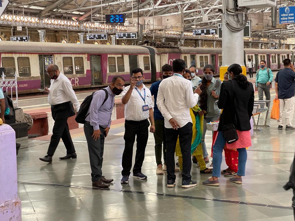 Mumbai: Central Railway earns Rs 144.23 crore fine from ticketless travelers - Vimarsana News