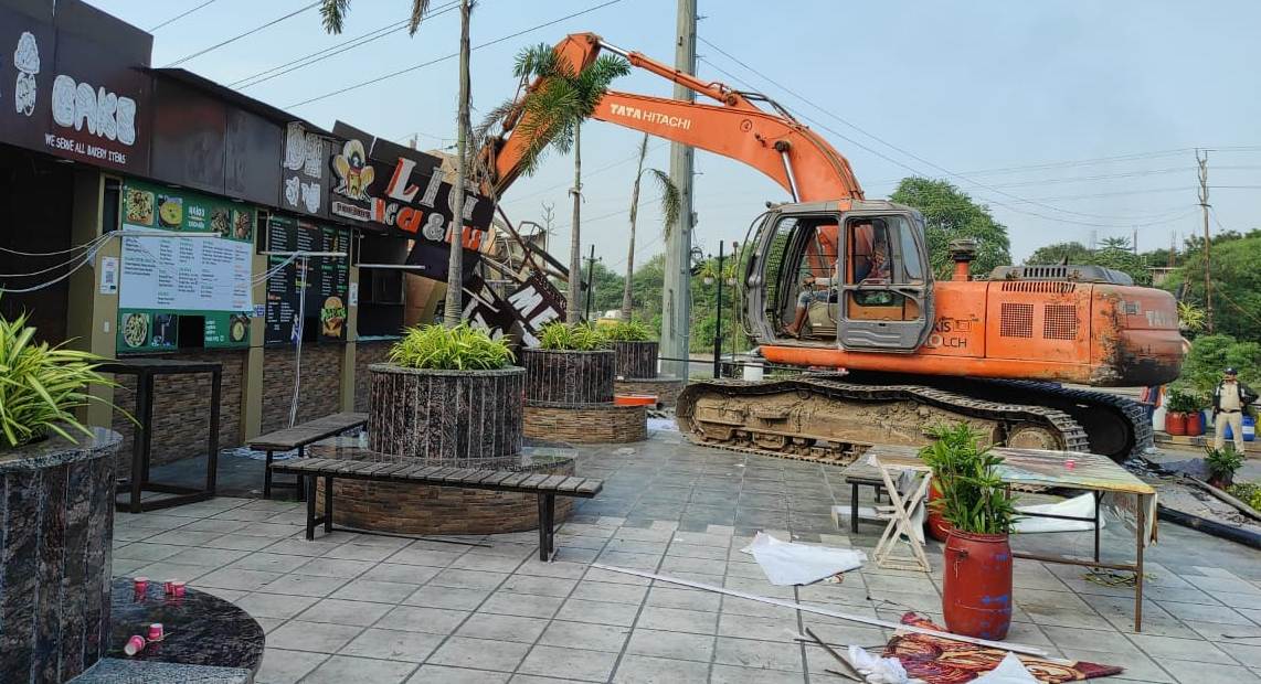 Indore: 16 shops of upscale food hub Highway Treats razed by IMC - Vimarsana News