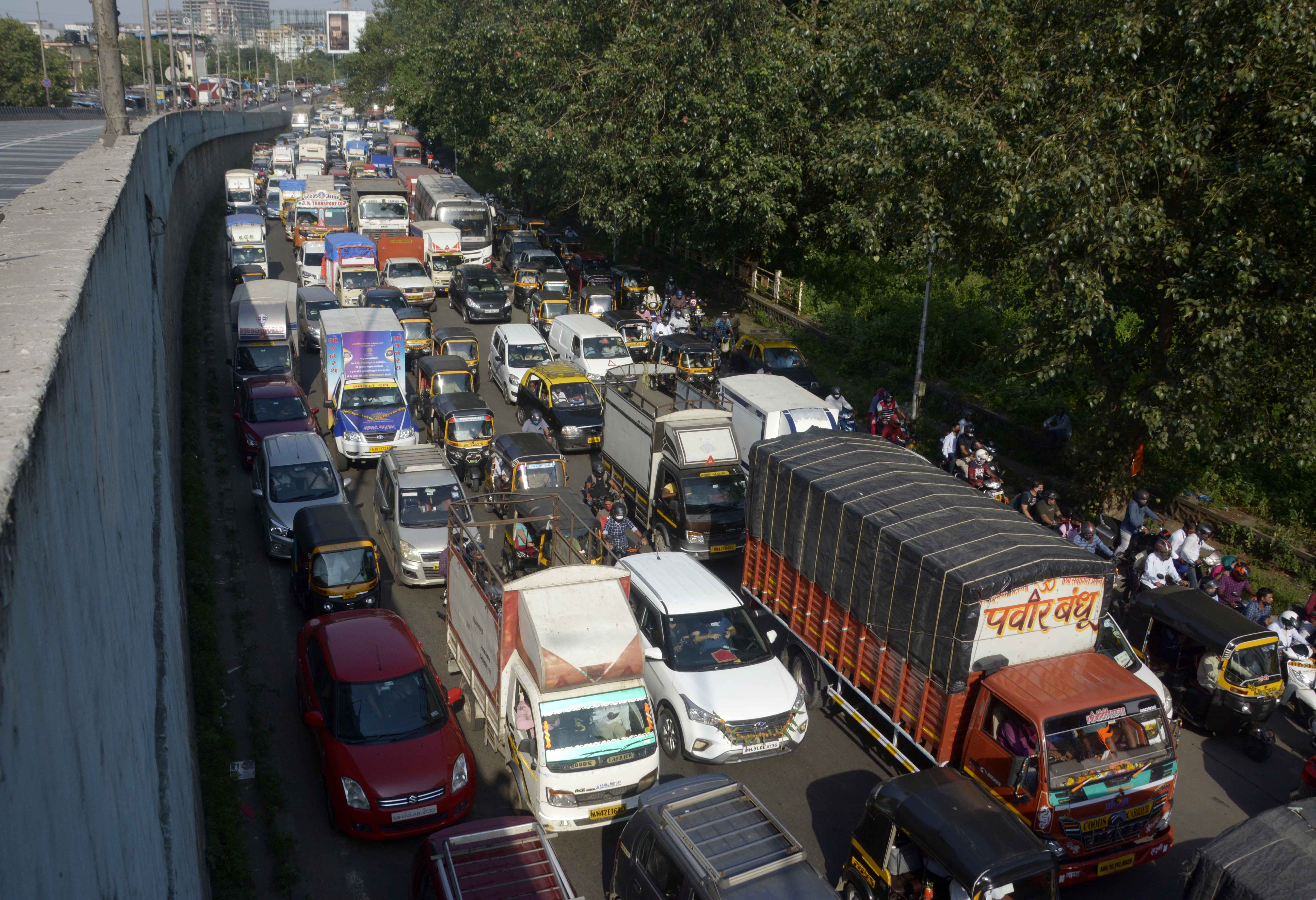 Day 1 of Sion bridge closure: Traffic chaos at Dadar, Wadala - Vimarsana News