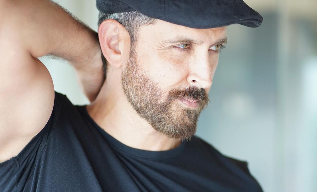 Hrithik Roshan gifts shoes to the entire action team of 'Vikram Vedha' - Vimarsana News