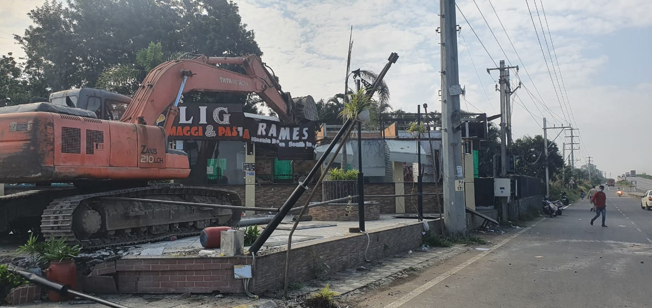 Indore: Municipal Corporation drive against illegal construction continues, 16 shops removed - Vimarsana News