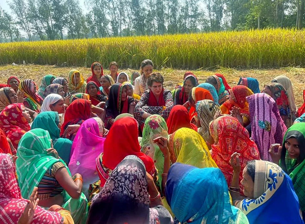 Uttar Pradesh, Oct 23 (ANI): Congress General secretary Priyanka Gandhi Vadra interacts with women farmers at an agricultural land, in Barabanki on Saturday. (ANI Photo)