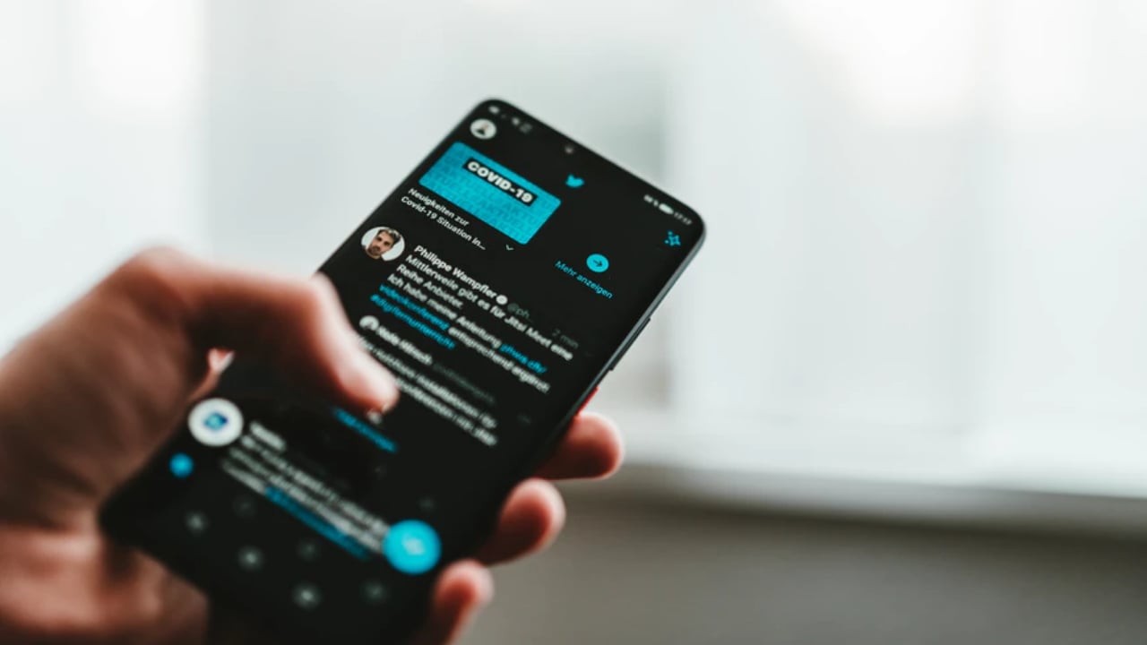 Twitter testing ads in your conversations and replies amid monetisation push - Vimarsana News