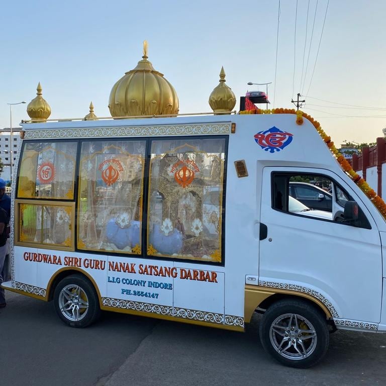 Indore: ​LIG Gurdwara gets palki ​ to carry Granth Sahib - Vimarsana News