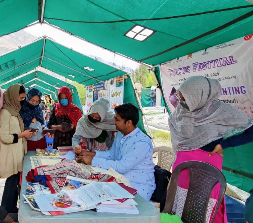 Madhya Pradesh: Bagh prints make it to Ladakh's Turtuk Festival, earn praises - Vimarsana News
