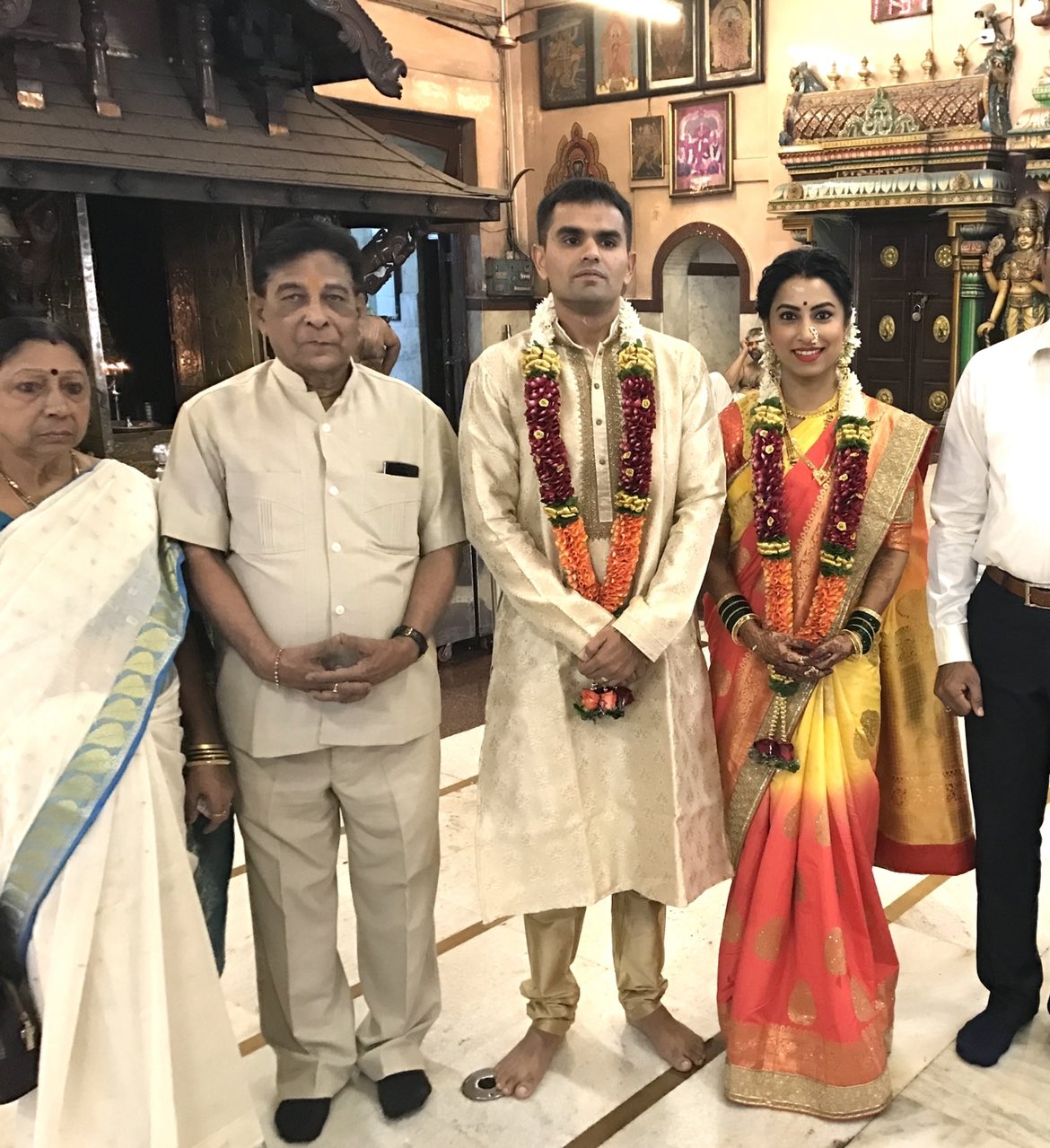 'My husband and I are born Hindus, never converted': Kranti Redkar defends husband Sameer Wankhede - Vimarsana News
