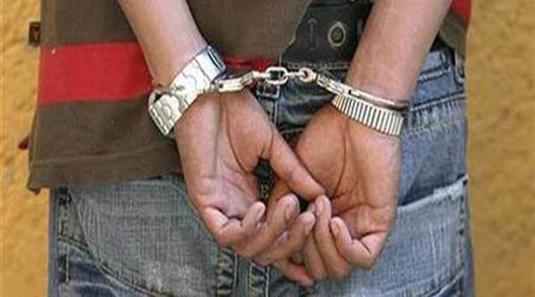 Thane: 21-year-old security guard posing as CBI officer arrested for robbery - Vimarsana News