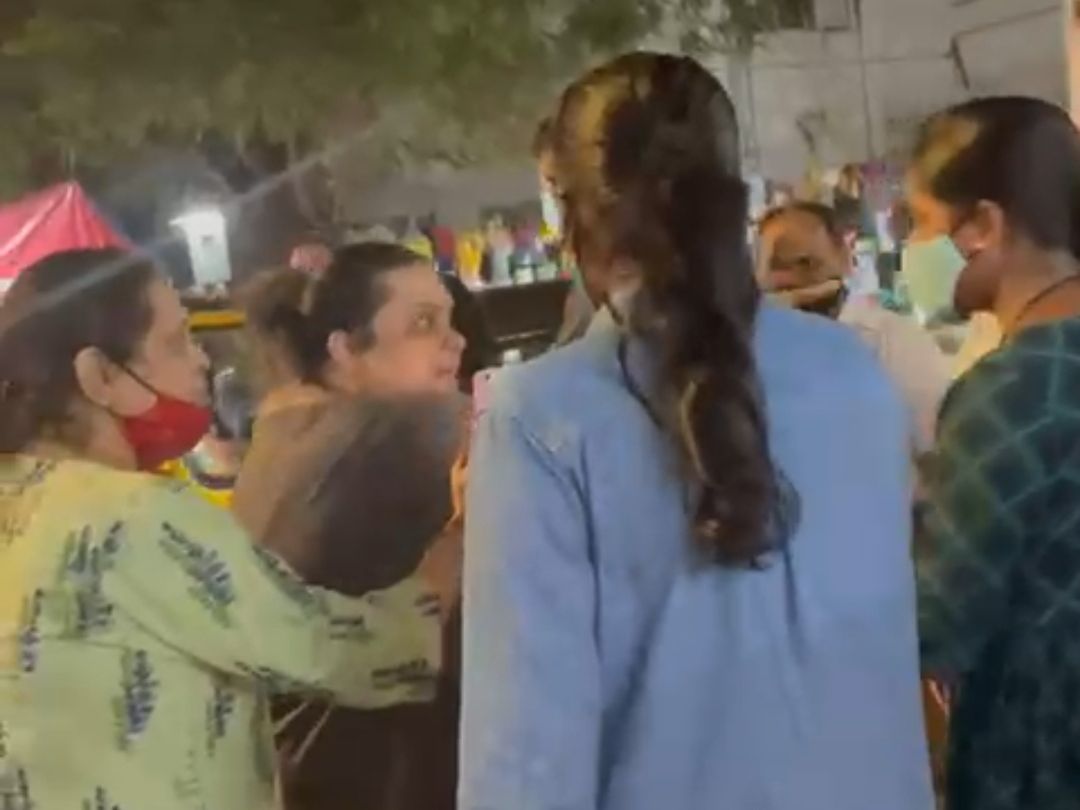 Mumbai: Woman and mother assault traffic cops in Malad over tinted windows and double parking, booked - Vimarsana News