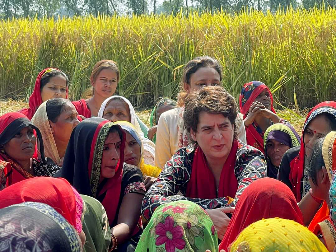 Uttar Pradesh, Oct 23 (ANI): Congress General secretary Priyanka Gandhi Vadra interacts with women farmers at an agricultural land, in Barabanki on Saturday.