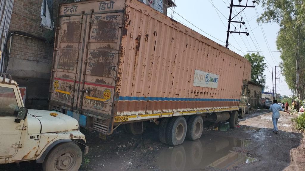 Three arrested for stealing grocery items worth Rs 80 lakh from truck - Vimarsana News