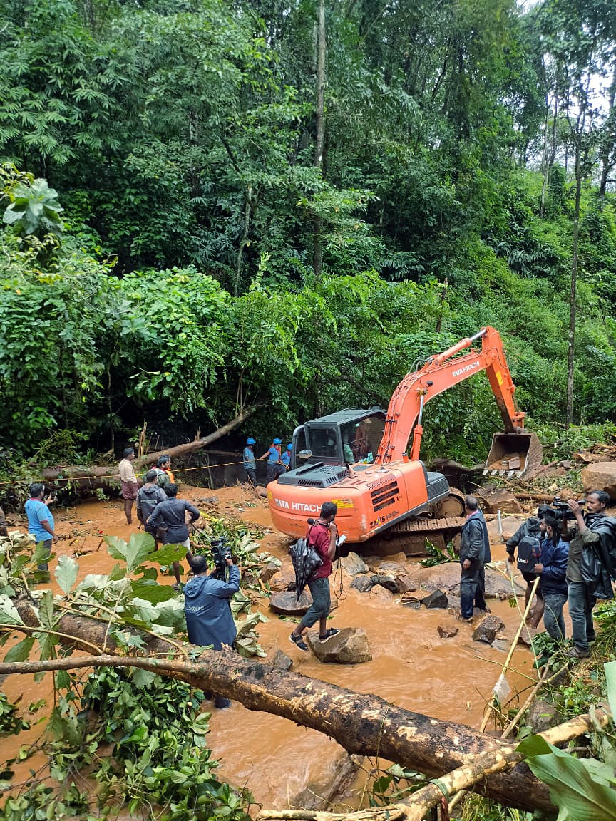 In Pics: 2018 deluge replay? Heavy rains cause lose of life, devastation, landslides in Kerala - Vimarsana News
