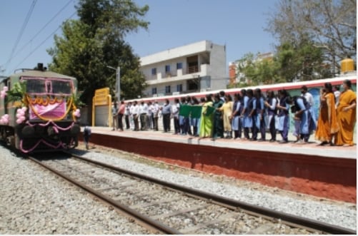 Electric train in UP begins from Gorakhpur to Nautanwa - Vimarsana News