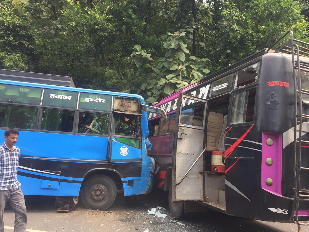 Indore: Woman dies as buses collide at Bherughat near Simrol - Vimarsana News