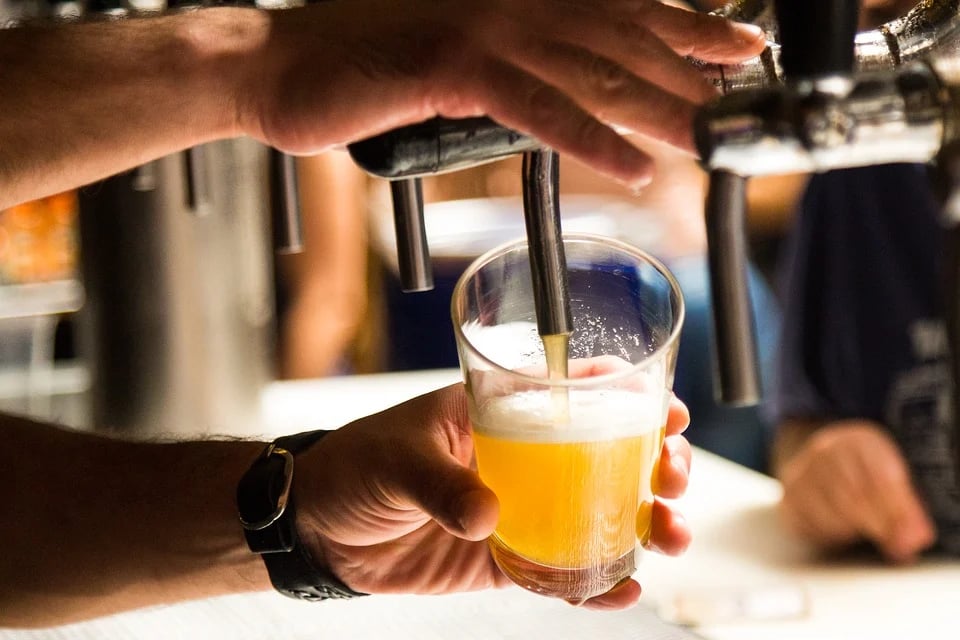 Mira Bhayandar: Authorities turn blind eye as beer shops turn into open drinking dens - Vimarsana News