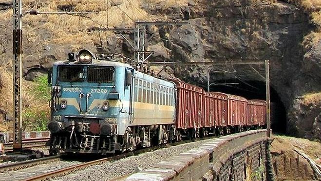 Despite COVID-19 lockdown, Central Railway logs record freight revenues of Rs 3,289 crore in 2021 - Vimarsana News