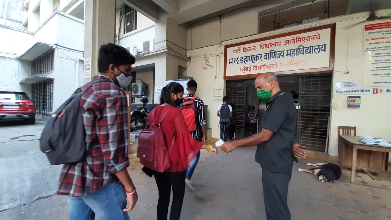 Maharashtra colleges receive lukewarm response on first day of reopening - Vimarsana News