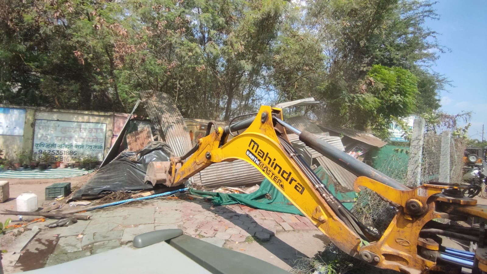 Madhya Pradesh: IMC removes encroachments on green belt alongside Ring Road - Vimarsana News