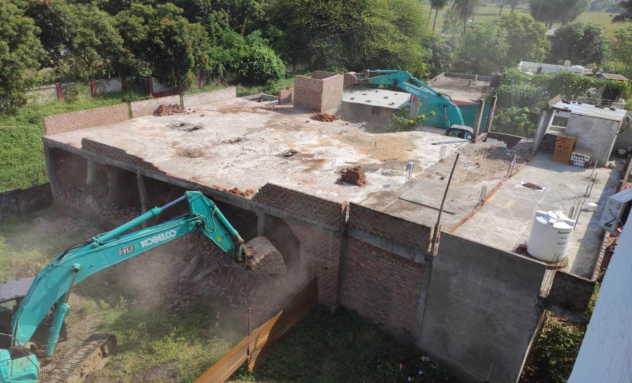 Indore: ​IMC demolishes four buildings built on govt land, notice to three others - Vimarsana News