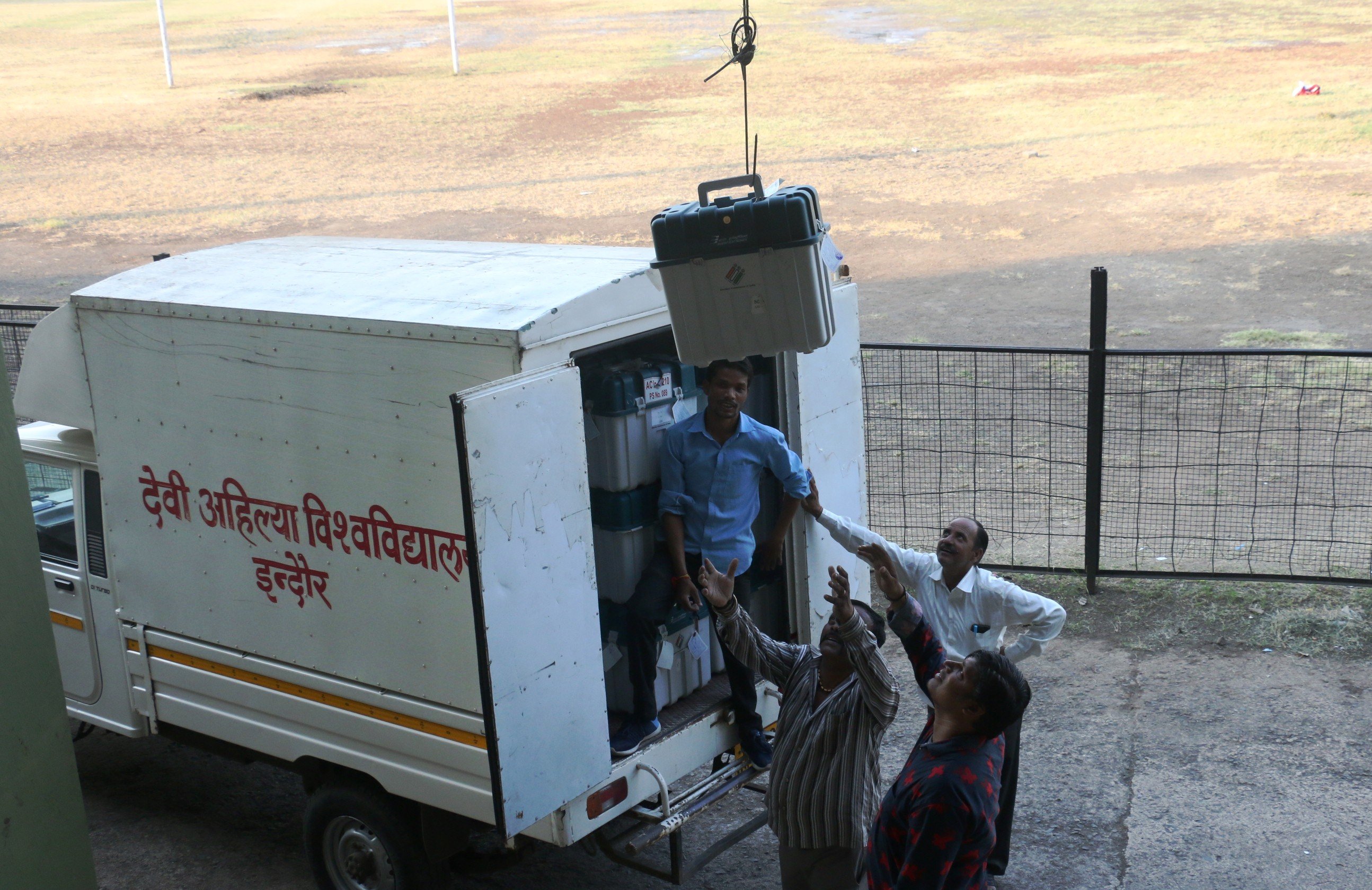 Indore: ​EVMs stored at Nehru Stadium being shifted to Nirvachan Bhavan - Vimarsana News