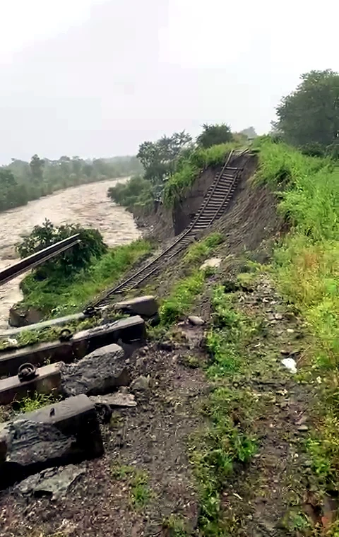 Uttarakhand, Oct 19 (ANI): A portion of the railway line connecting Kathgodam-Delhi collapses following incessant rains, at Haldwani, in Nanital on Tuesday.