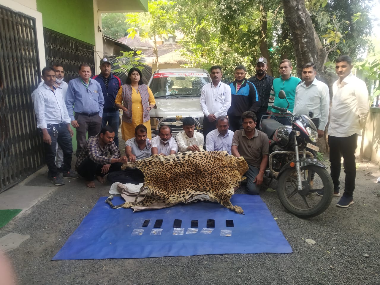 Indore: Six poachers held with leopard skin - Vimarsana News