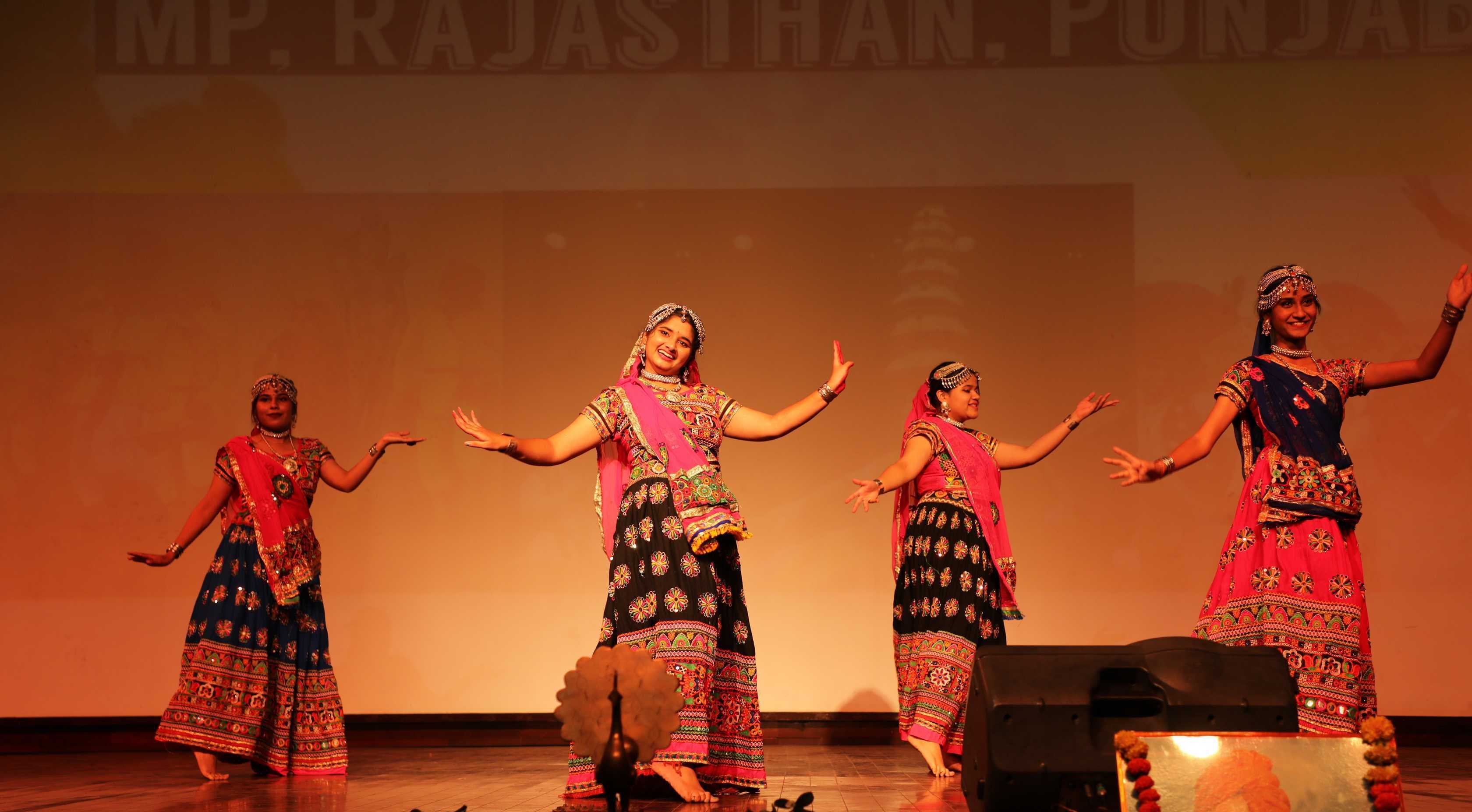 Bhopal: Patriotic songs, folk dances highlighting Indian diversity presented - Vimarsana News