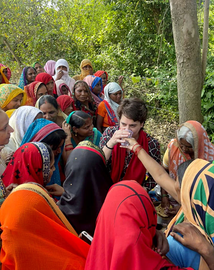 Uttar Pradesh, Oct 23 (ANI): Congress General secretary Priyanka Gandhi Vadra having a meal during the interaction with women farmers at an agricultural land, in Barabanki on Saturday. (ANI Photo)