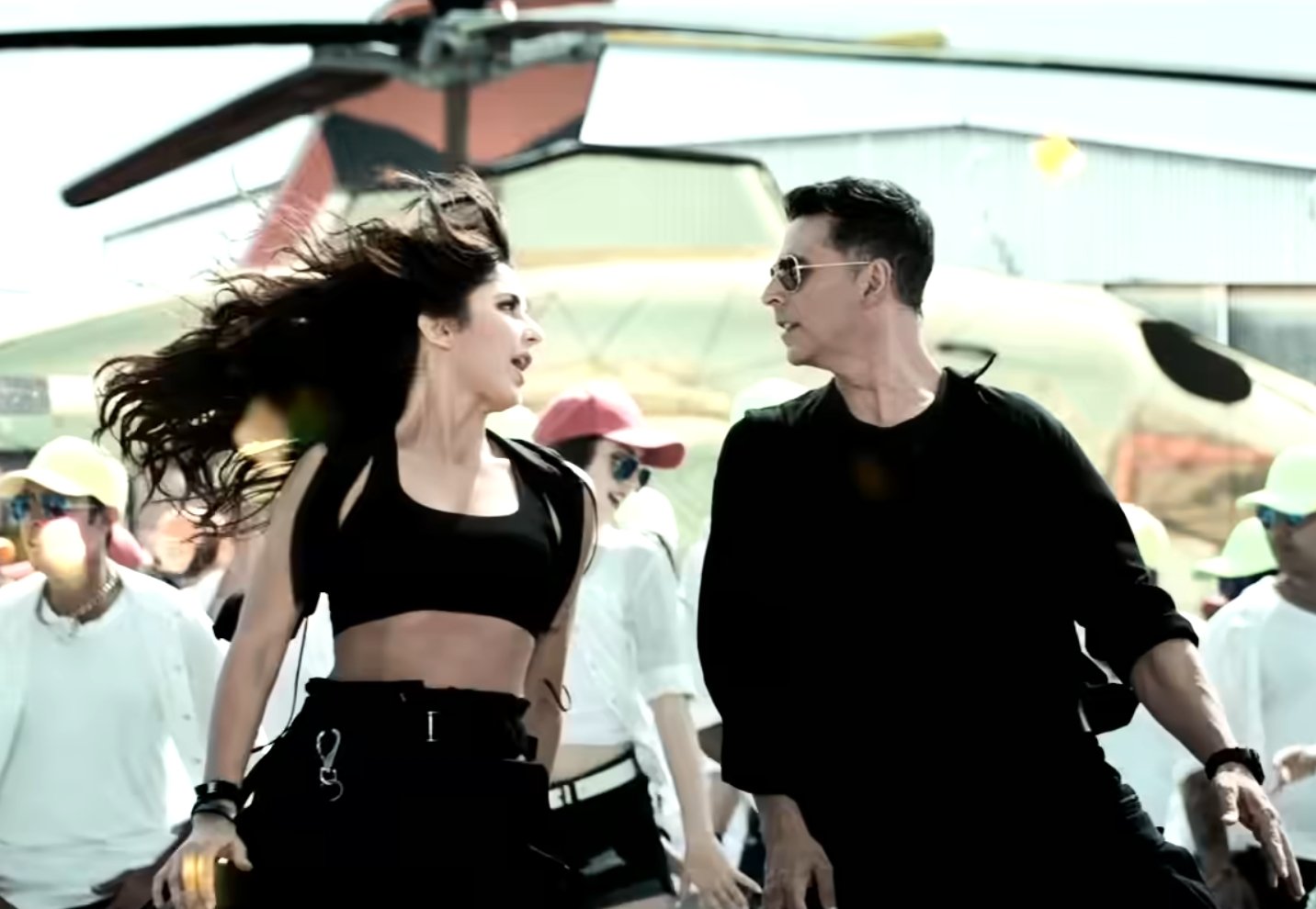 'When will the remix culture stop'? Akshay Kumar's new song #NaJaa from Sooryavanshi leaves netizens pissed - Vimarsana News