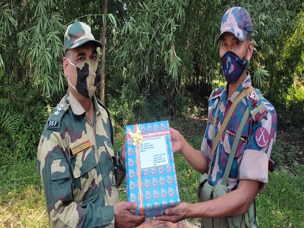 BSF and BGB personnel exchange sweets at Fulbari Border post on the eve of Diwali - Vimarsana News