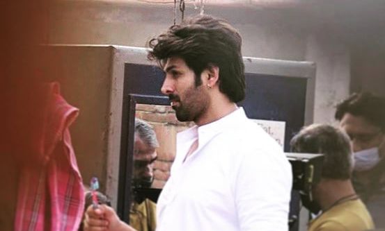 In Pics: Kartik Aaryan's look from 'Shehzada' leaks online - Vimarsana News